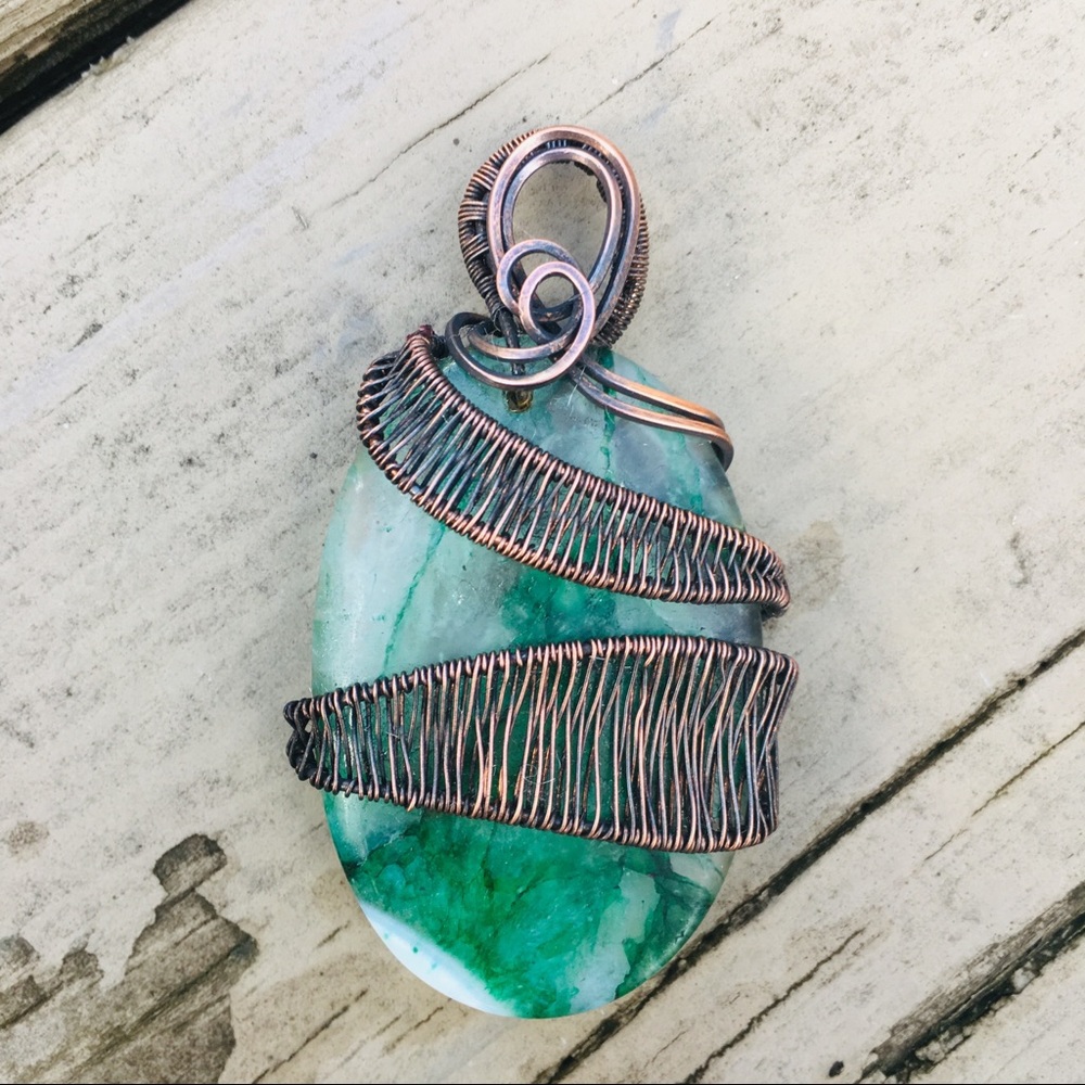 Green Agate copper wire wrapped pendant necklace - Picture 6 of 8